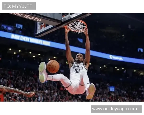 克拉克斯顿表现出色9投6中贡献14分6篮板3助攻1抢断1盖帽助球队获胜