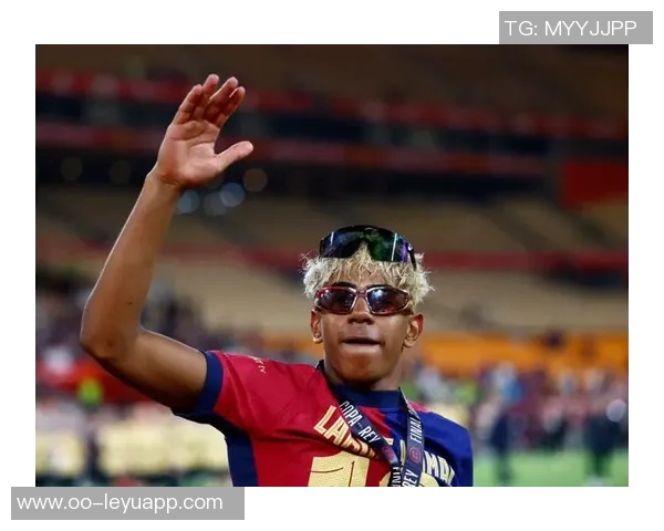 亚马尔开设个人油管频道展示迪亚斯哥伦比亚球衣引发球迷热议