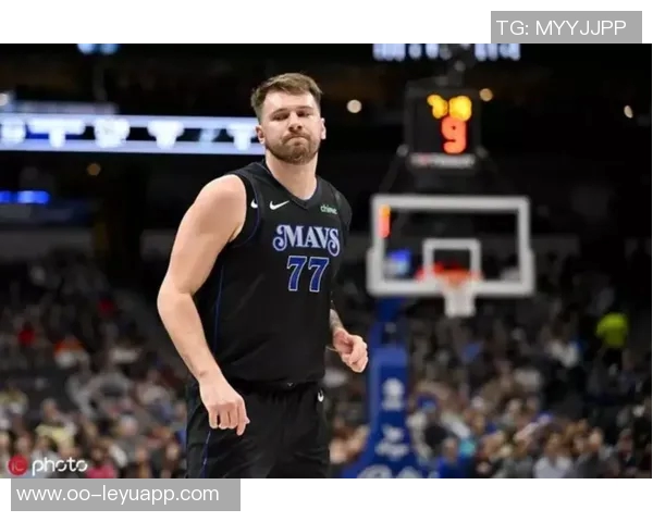 詹姆斯回应最后时刻技犯罚球东契奇罚我也没意见但我已走向罚球线