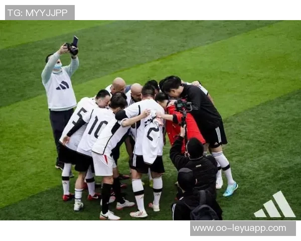 阿迪达斯发布世界杯用球历届冠军球星齐聚助阵 阿迪达斯发布世界杯用球历届冠军球星齐聚助阵